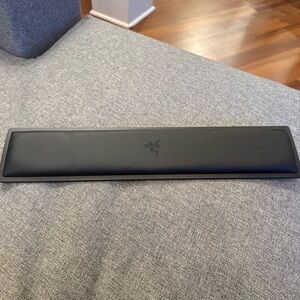 Razer Keyboard Wrist Rest Ergonomic Gaming Wrist Pad Black Full Size 18x4